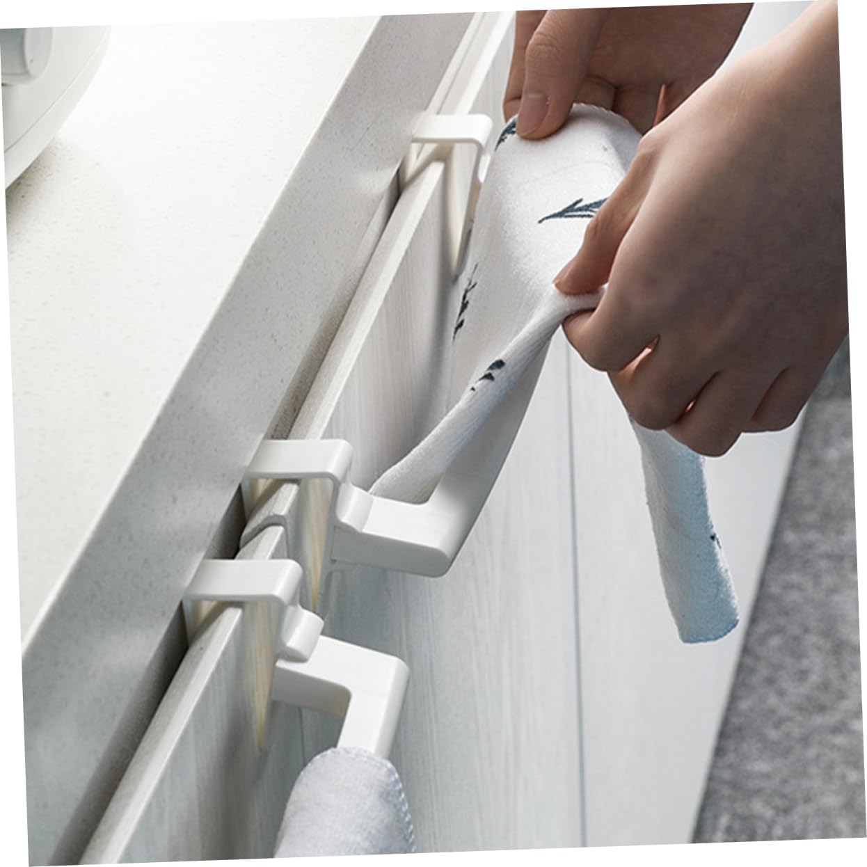 Space-Saving 2-Piece Towel Rack