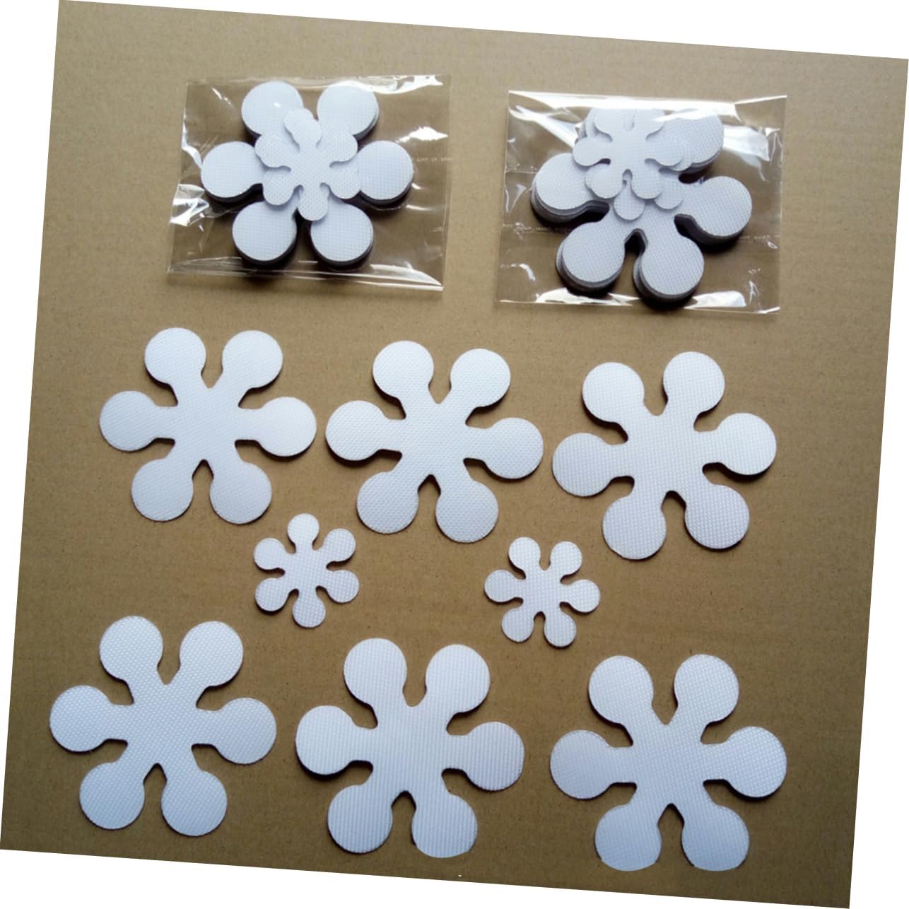 Slipproof Bath Mat with 8pcs Snowflake Non-Skid Stickers